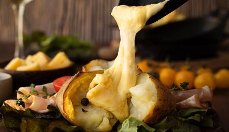 Liste de courses pour une raclette réussie : les meilleurs fromages à choisir sur la boutique de la Mémée
