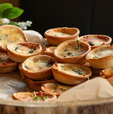 Recette de mini quiches au Gaperon La Mémée et au lard