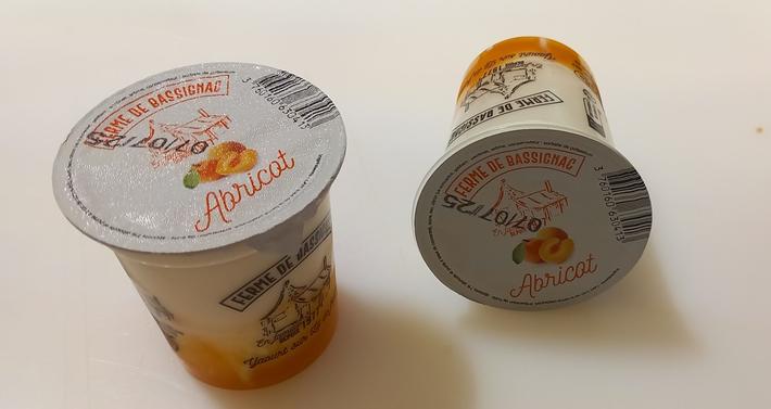 Yaourts sur lit de confiture d'abricot par 4