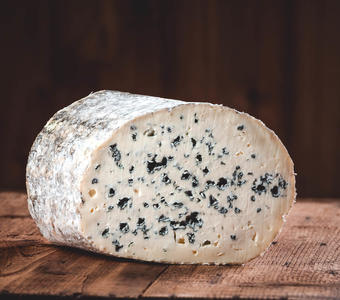 Fourme d'Ambert AOP au lait pasteurisé issu de l'agriculture biologique*
